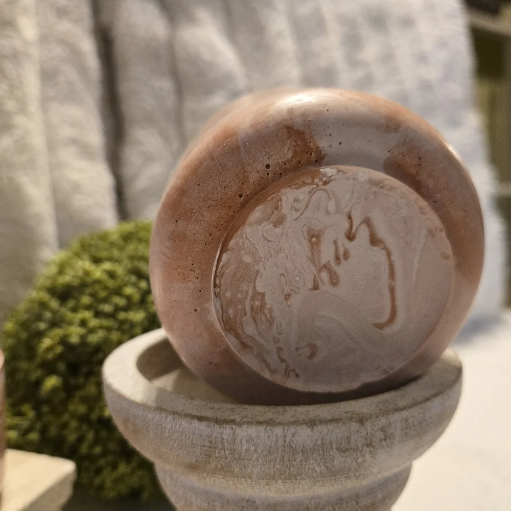 Beautiful Hand Poured Candle & Homeade Vessel. Willow Lane Glow- Fresh  Floral